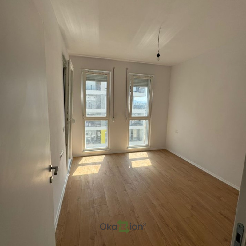 Shitet Apartament 1+1 tek Univers City.