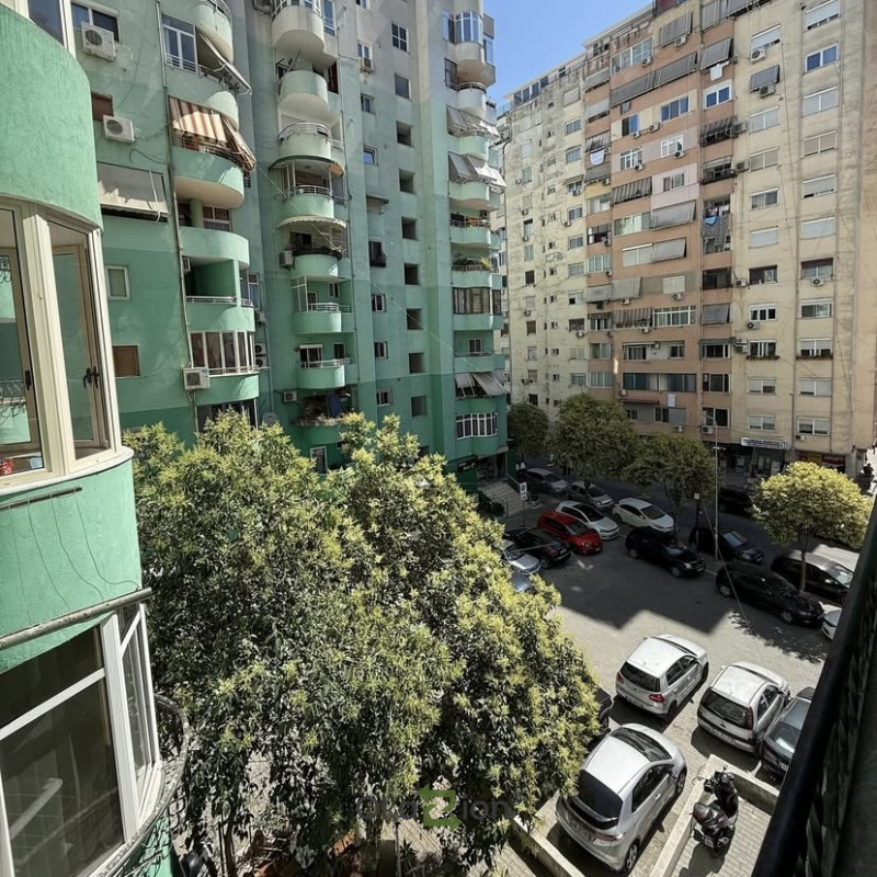 Shitet apartament - Pallatet e arabit pranë qendrës Kristal!