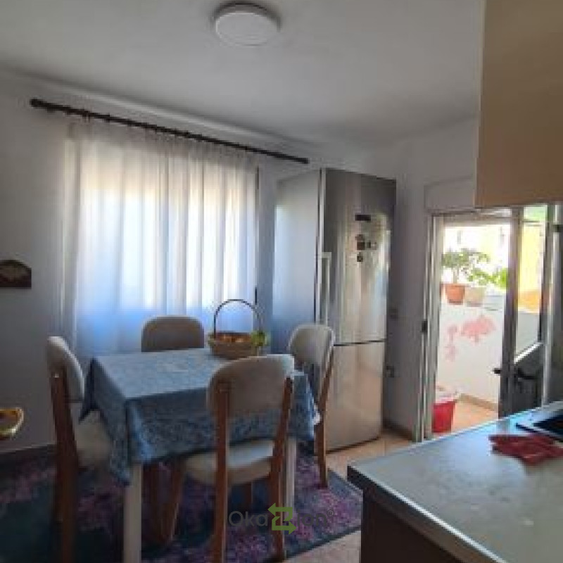 Shitet apartament 3+1+2 tek Materniteti i Ri, Brryli .