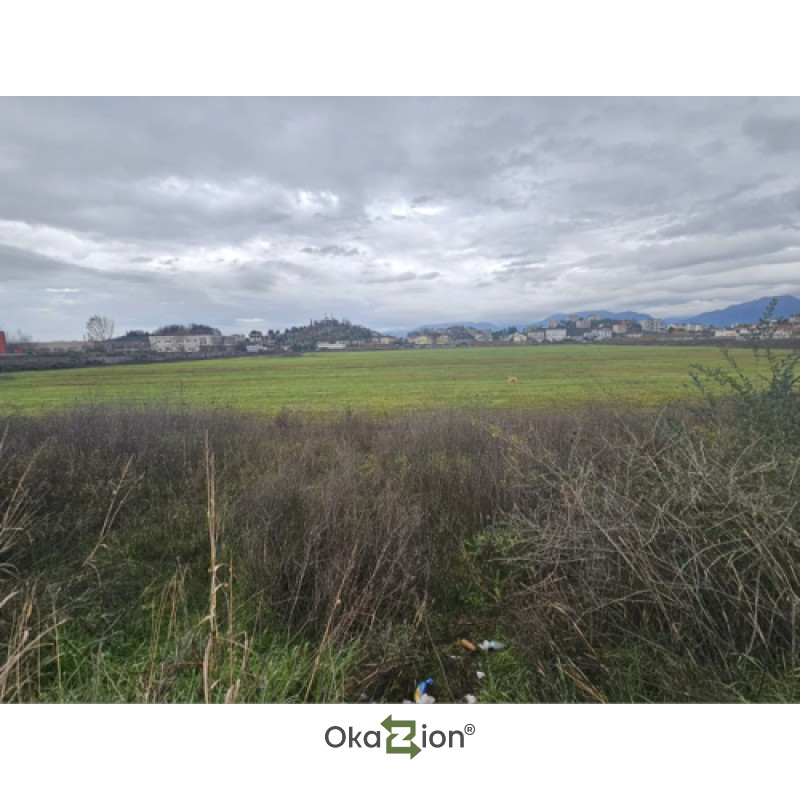 Shitet toke Autostrada (Tirane - Durres)