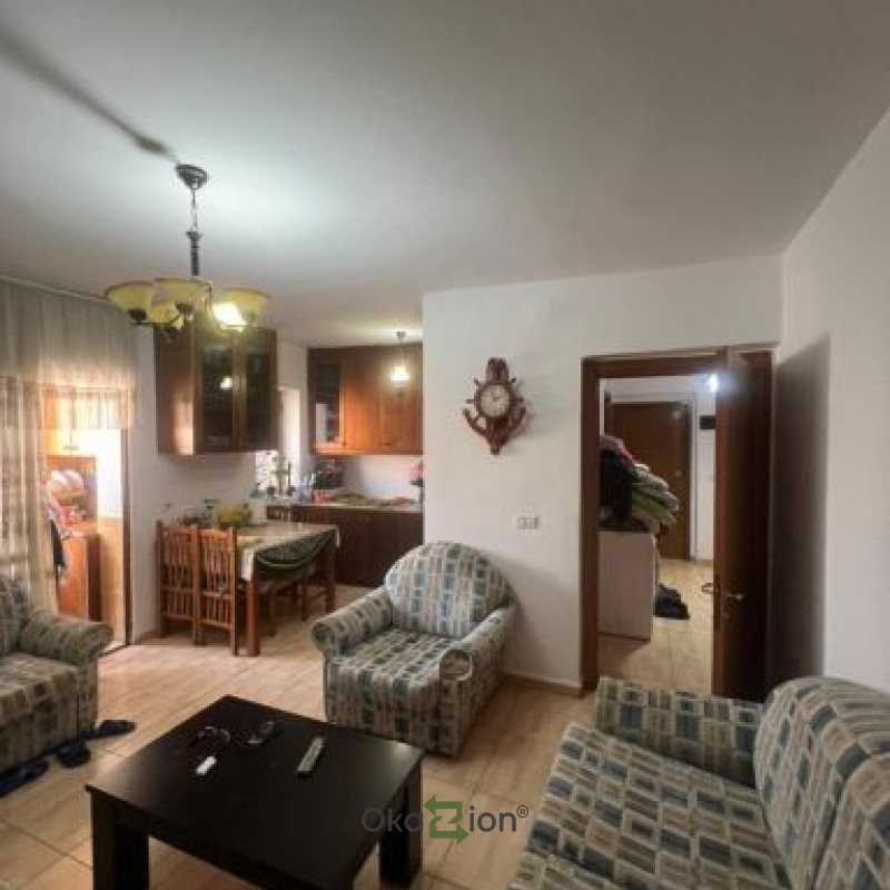 Shitet apartament 3+1 , tek Ish Stacioni i Trenit , Mulliri